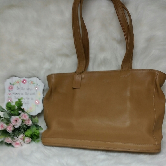 Coach Handbags - Authentic Coach Bag/Tote